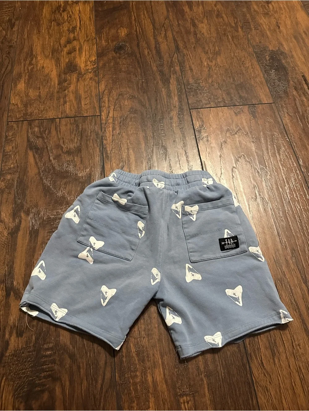 Feather 4 Arrow light blue